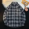 Camisa xadrez com forro de veludo espesso para outono e inverno, manga longa masculina, moda retrô japonesa, jaqueta casual solta vintage