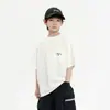Camiseta Casual Infantil Masculina Manga Curta Estilo Verão 2026 Nova Algodão Puro Menino Bolso Simples Estampa de Letras Camiseta Moderna