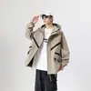 Jaqueta masculina para atividades ao ar livre com listras contrastantes, jaqueta com capuz, vestuário de trabalho masculino, esportiva, respirável, versátil, novo modelo de outono 2026 com zíper