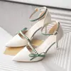 Sapatos de Salto Alto Bege Modelo Verão 2026 Confortáveis Versáteis Tira Única Sapatos de Nicho Bico Fino Francês Salto Agulha Sapatos de Madrinha para Mulheres