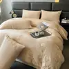 Conjunto de bordado em veludo de leite espessado, capa de edredom de veludo coral, lençol de cima, lençol com elástico, roupa de cama quente para casa para outono e inverno