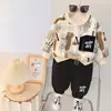 Roupas de Outono para Meninos 2026 Novo Estiloso Moletom com Estampa Completa Conjunto de Duas Peças Roupa de Bebê Outono Lindo Menininho Roupas Infantis