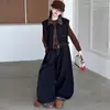 Nova coleção de outono para meninas: Conjunto de colete jeans com estampa floral estilo coreano, moderno e versátil, combinado com um top básico e calças de cintura alta, corte amplo e relaxado