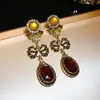 Brincos Vintage de Prata com Diamantes, Brincos de Tarraxa Redondos em Estilo Corte, Luxo Leve e Design Requintado, Brincos de Nicho