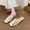Nova saia de tecido slip-on preta para uso ao ar livre, sandálias 2026 de sola macia, chinelos de verão retrô com bico fechado e vazados