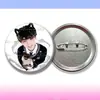 Nueva insignia de hojalata, pin y artículo de apoyo para fans de Wang Junkai