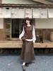 Conjunto de Roupa Outonal Plus Size Estilo Maillard para Mulheres - Elegante e Adequado Conjunto de Três Peças Marrom: Colete, Blusa e Saia