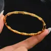 Pulsera de acero inoxidable dorada transfronteriza, traje de pulsera de trébol de cintura pequeña con tachuelas, brazaletes dorados