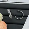 Nuevos Pendientes Vintage 2025 de Xiaoxiangjia, Lujo Ligero con un Toque de Alta Gama, Pendientes Franceses de Nicho en Forma de C, Accesorios para Orejas de Mujer Estilo Melard