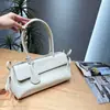 Directamente del fabricante: Bolso tipo baguette con estampado de lichi color burdeos, Nuevo 2026, Bolso de mano acolchado vintage versátil para mujer