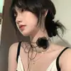 Estilo Francês Atmosfera de Luxo Estilo Floresta Retrô Colar de Flores Preto e Branco Tira de Pescoço de Camélia Gargantilha de Rosa