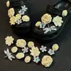 Dijes coloridos para zuecos decorativos de alta gama con forma de lazo de diamantes, nuevos accesorios de moda de verano con cadena de strass en forma de corazón para DIY