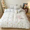 Conjunto de cama de quatro peças em veludo de leite de desenho animado para outono e inverno, com capa de edredom espessa e quente de flanela e fleece de coral, lençol com elástico e lençol de cama