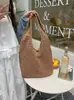 Versão Coreana 2025 Nova Bolsa de Palha para Feriado Bolsa Tote de Ombro Feminina Estilo Preguiçoso Flor Oca de Tricô Bolsa de Praia