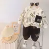 Nuevo Conjunto de Sudadera con Estampado Completo para Niños Otoño Sudadera de Cuello Redondo Estilo Deportivo Elegante Pantalones de Chándal para Niños Conjunto de Dos Piezas Moderno