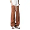 Calça Esportiva Larga Listrada Lateral Cor de Caramelo com Cordão, Design Masculino com Aplique Decorativo, Calça Longa Casual Solta e Fluida