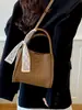 Bolsa de Mão de Luxo Transfronteiriça 2024 Novo Estilo Padrão Lichia Bolsa Feminina de Luxo Leve Moderna Versátil Ombro Transversal Bolsa Saco