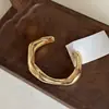 Pulseira de Braço Aberto Dourada Irregular Versão Larga Europeia e Americana Moda Personalidade Exagerada Joia de Mão Design de Nicho Joias