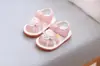 Zapatos de Verano Suaves para Caminar para Bebés y Niños Pequeños, Sandalias Cerradas de Cordero Lindas de Dibujos Animados, Zapatos Antideslizantes para Niños y Niñas, Zapatos que Chirrían