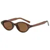Nuevas Gafas de Sol Ovaladas de Moda con Remaches, Gafas de Sol Estilo Retro Europeo y Americano para Mujer, Lentes Modernas Casuales para Vacaciones