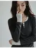 Top base de manga larga con diseño vanguardista, patchwork de colores contrastantes, estilo dos piezas falsas para mujer, primavera/otoño, cuello Henley, corte ajustado, para el trabajo, versátil