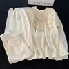 Pijama Laminado de Algodão Aerado com Mangas Longas Estilo Palácio para Mulheres na Primavera e Outono Gola Quadrada Doce Borda de Renda Roupa Quente para Casa