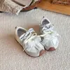 Zapatos para Niñas Zapatos Deportivos de Tabla de Entrenamiento Alemanes para Niños 2026 Nuevo Otoño Super Bonitos con Adorno de Encaje Superficie de Cuero Zapatos para Correr