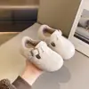 Zapatos de Algodón Birkenstock Estilo Coreano para Niños Invierno 2025 Nuevos Cálidos Forrados de Felpa para Niñas Suela Suave Resistentes al Frío Zapatos Tipo Lenteja para Niños Medianos y Grandes