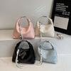 Bolsa Feminina Verão 2025 Nova Colorida Laser PU Estilo Coreano Moda Letra Gravada Elegante para o Dia a Dia Bolsinha de Ombro