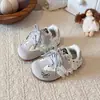 Zapatos Gump de suela blanda para niñas de 3 a 6 años, nuevo modelo de otoño con lazo y cordones, dulces zapatos para bebé niña, zapatillas para niños pequeños