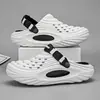 Zapatos con Agujeros para Hombre Verano Ropa Exterior Zapatos de Jardín Sandalias de Punta Cerrada Estilo Deportivo Casual Suela Gruesa Tallas Grandes Pantuflas