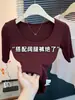 Camiseta de moda con cuello en U y manga de tres cuartos para mujer, elegante color burdeos, adelgazante, versátil, camiseta base ajustada, top estiloso