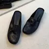 Mules Plisadas Estilo Minimalista Old Money Verano 2026 Versátiles sin Cierre que Aumentan la Altura de Punta Cerrada Medias Zapatillas para Mujer
