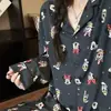 Pijama com Estampa de Desenho Animado Fofo para Mulheres, Novo Estilo para o Início do Outono, Conjunto de Duas Peças com Mangas Longas e Calças Longas, Pode Ser Usado Fora de Casa