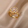 Europa y Estados Unidos transfronterizo exquisito anillo de flor con incrustaciones de circón verde para mujer 2025 nuevo anillo retro de alta calidad al por mayor