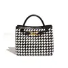2025 Design de Nicho Sensação de Alto Padrão Grande Capacidade Bolsa de Mão Moda Feminina Versátil Elegante Simples Bolsa Tecida Artesanal