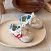 Zapatillas infantiles de estilo coreano, nuevos zapatos transpirables de primavera y verano para niñas, zapatillas de entrenamiento para bebés, zapatillas deportivas para niños