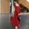 Vestido de Alça Combinado com um Cardigã de Manga Longa na Mesma Cor, Conjunto com Bojos Removíveis, Novo Estilo de Outono, Atacado