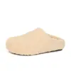 Nuevas zapatillas cálidas de suela plana para invierno 2026 de comercio exterior para uso en exteriores, antideslizantes, cálidas zapatillas para el hogar, estilo Birkenstock para mujer