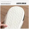 Pantuflas de felpa de algodón con bloques de color para mujer, para uso en interiores en otoño e invierno, antideslizantes, de suela gruesa, puntera cerrada, cálidas y adecuadas para parejas