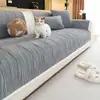 Tapete de Sofá Super Macio de Cristal Outono/Inverno Espessado 2026 Novo Estilo Antiderrapante Resistente a Arranhões de Gato Estilo Luxo Leve Capa de Sofá Bordada