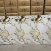 Rolo de Adesivo de Parede de Mármore Imitação Azulejo Autoadesivo Decoração de Parede para Esconder Fundo Feio da Sala de Estar Papel de Parede à Prova d'Água e à Prova de Umidade