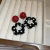 Aretes Florales de Múltiples Capas Negro Aguja de Plata, Lujo Accesible y Aretes de Gama Alta, Aretes Sencillos, Modernos y Versátiles con Diseño de Nicho