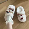 Pantufas de pelúcia fofas de desenho animado para mulheres, outono/inverno de 2026, adequadas para uso interno e externo, quentes e aconchegantes, com um design feminino e forro de algodão macio.