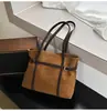 Bolsa Tote Feminina Grande Capacidade em Camurça Transfronteiriça 2026 Tendência Retro Início da Primavera Alça de Couro Moda Bolsa de Ombro