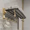 Toallero de aluminio espacial, una opción elegante y ligera que no requiere taladrar, perfecto para usar en el baño. Es una barra de toallas y estante de almacenamiento para montar en la pared para tu baño