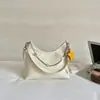 Bolso de mano retro minimalista, estilo nuevo, irradia un ambiente sofisticado y chic, bolso de hombro versátil, lujo ligero, bandolera de moda y casual