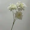 Dália de haste única, com três cabeças, sonhadora - um arranjo de flores decorativo para casamentos, decorações de corredor e decoração de casa. Buquê de flores artificiais