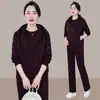Conjunto de Três Peças com Garantia de Qualidade Sem Bolinhas Redutor de Idade Mãe Com Capuz Roupas Esportivas Primavera e Outono Estiloso Casual Roupas de Corrida Outono