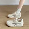 Tênis casuais versáteis de malha respirável para o verão feminino amarelo 2026 populares de sola macia sapatos tipo Forrest Gump de sola plana